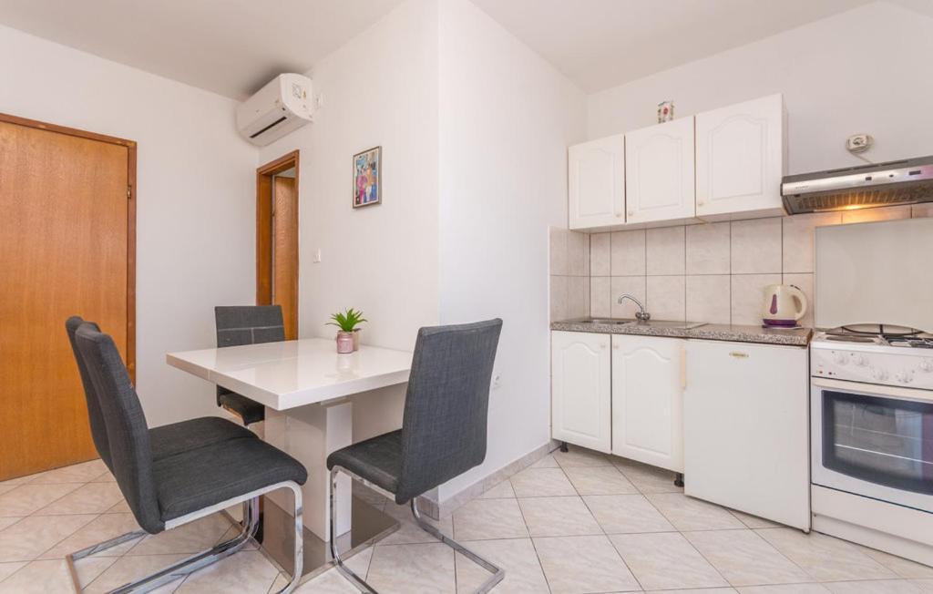 Apartments Mikulic Biograd Na Moru Luaran gambar