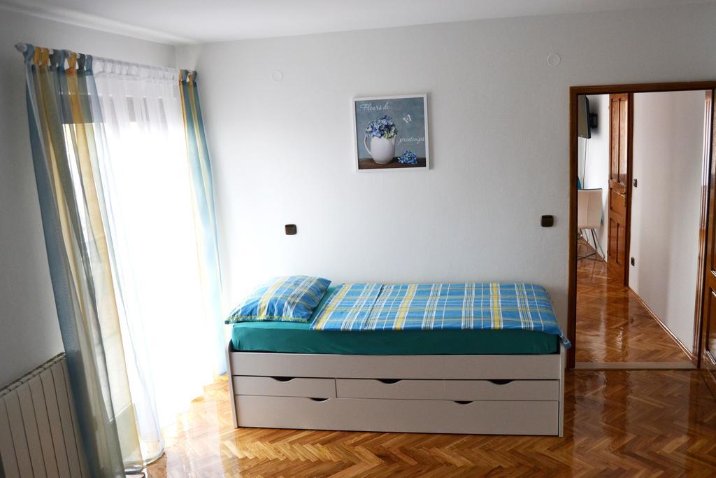 Apartments Mikulic Biograd Na Moru Luaran gambar