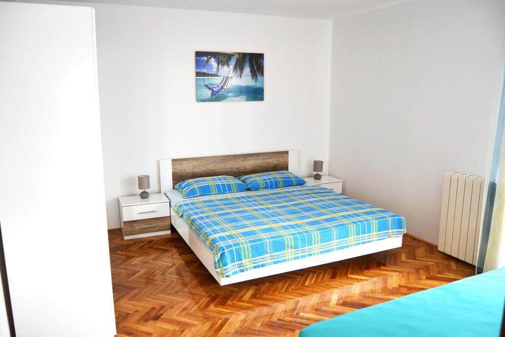 Apartments Mikulic Biograd Na Moru Luaran gambar