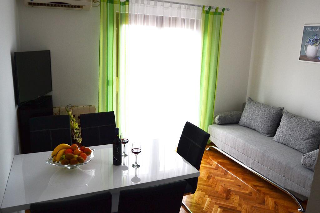 Apartments Mikulic Biograd Na Moru Luaran gambar