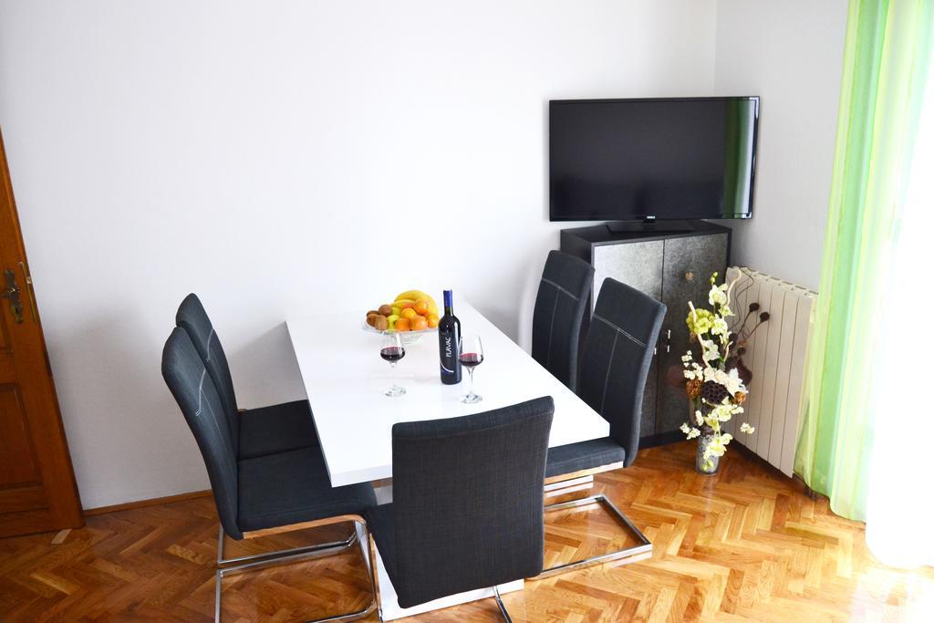 Apartments Mikulic Biograd Na Moru Luaran gambar