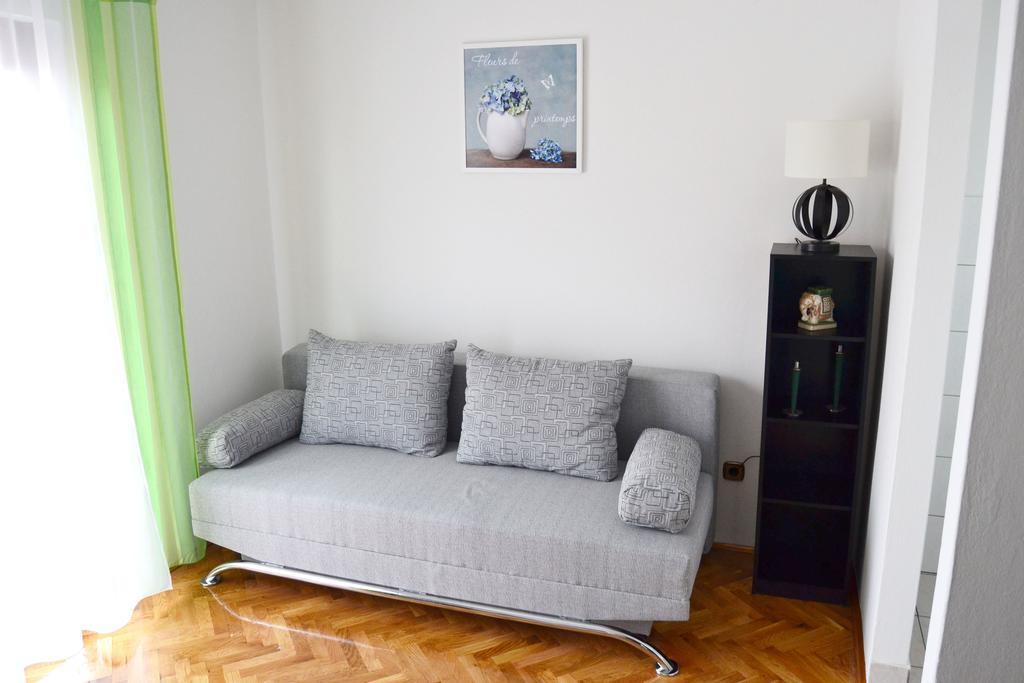 Apartments Mikulic Biograd Na Moru Luaran gambar
